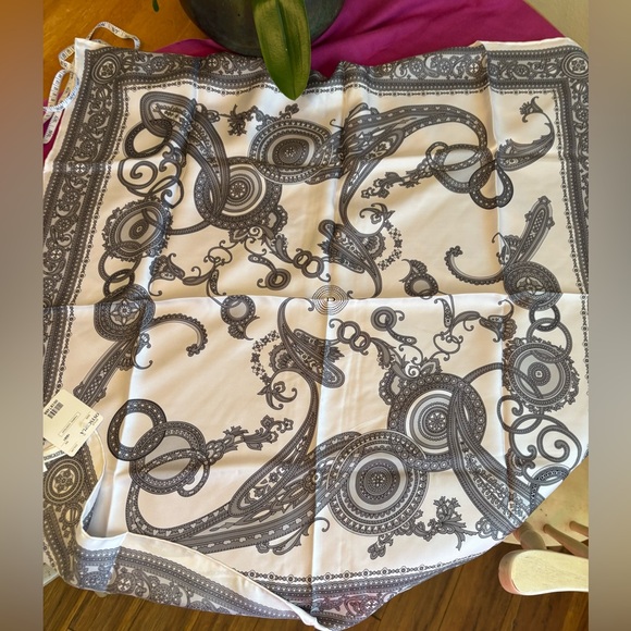 Doncaster 100% Silk Scarf New With Tag - Picture 4 of 8